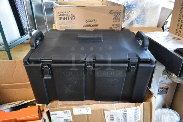 BRAND NEW SCRATCH AND DENT! Carlisle NPC180 Black Poly Insulated Food Carrying Case.