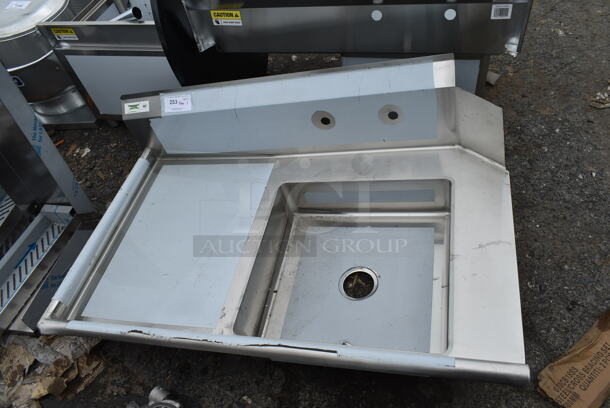 BRAND NEW SCRATCH AND DENT! Regency 600DDT48L 16 Gauge 4' Soiled / Dirty Dish Table - Left Drainboard - Image 3 of 5