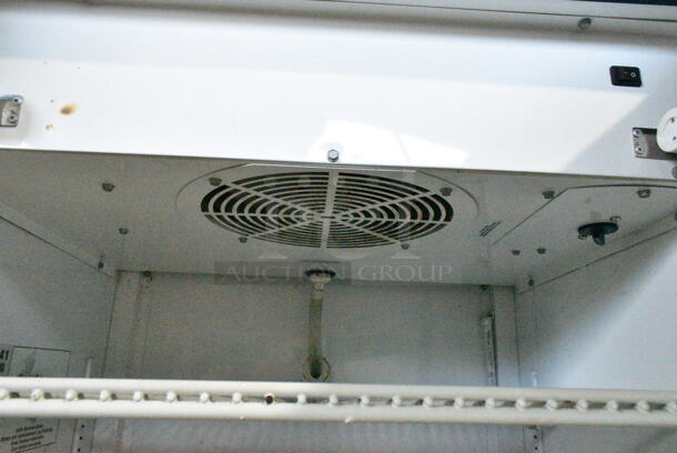 True GDM-12 Metal Commercial Single Door Reach In Cooler Merchandiser w/ Poly Coated Racks. 115 Volts, 1 Phase. Tested and Working! - Image 4 of 5
