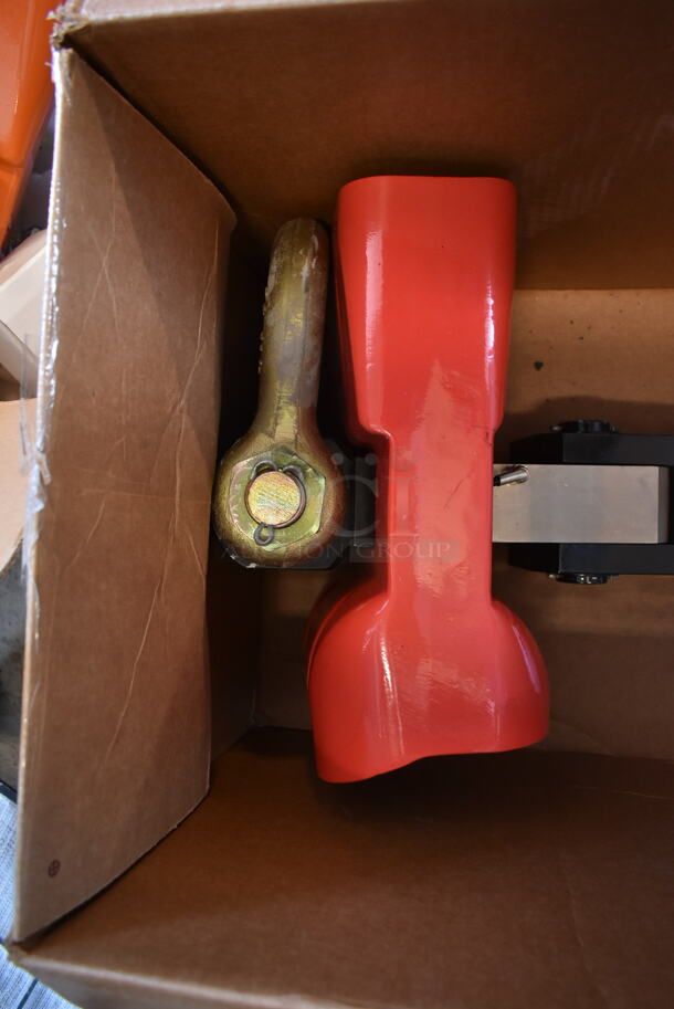 BRAND NEW SCRATCH AND DENT! Torrey CRS-10000 Orange Metal 10,000 lb. Digital Crane Scale - Image 3 of 5