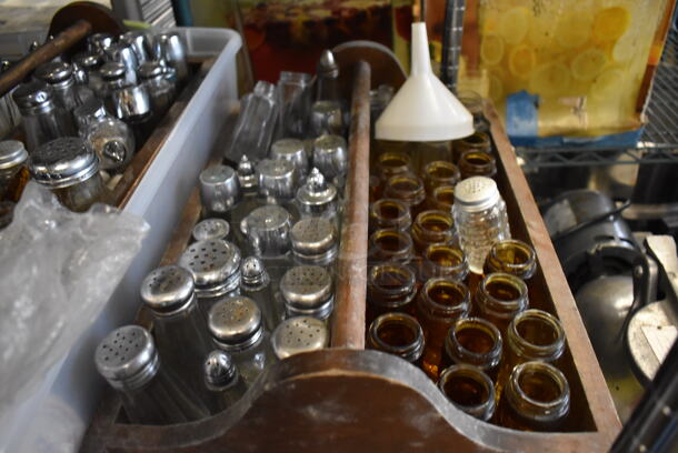 ALL ONE MONEY! Tier Lot of Various Items Including Glass Bowls, Salt and Pepper Shakers - Image 5 of 6