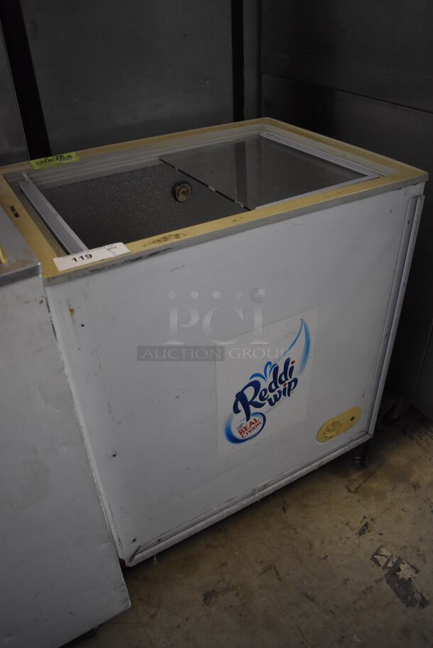 SC-142 Metal Chest Cooler Merchandiser on Commercial Casters. 115 Volts, 1 Phase. 29x21.5x32. Tested and Working! - Image 5 of 6