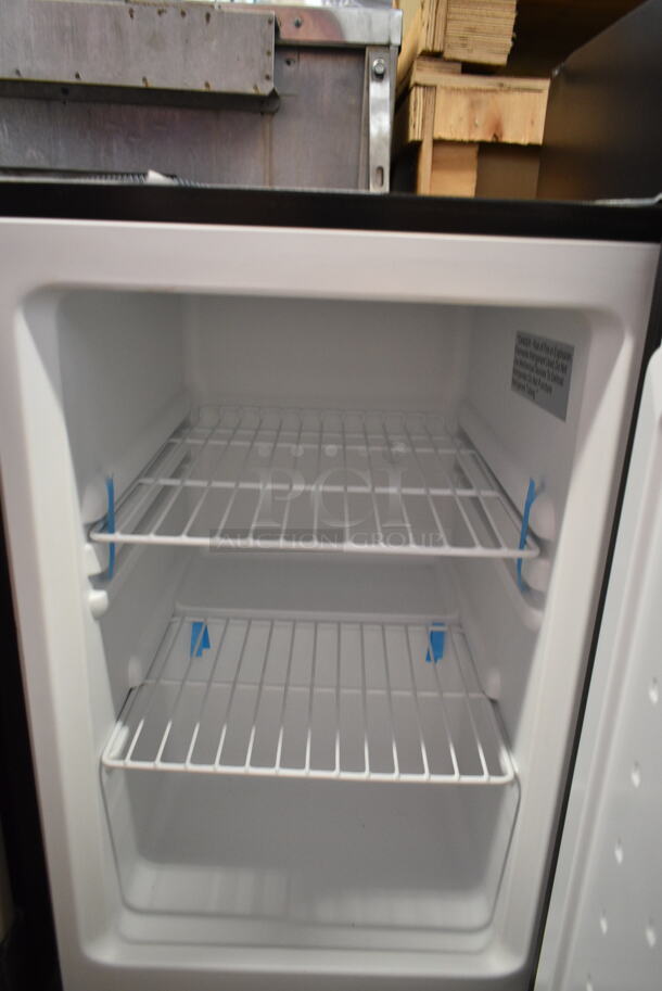 BRAND NEW SCRATCH AND DENT! Whynter CUF-210SSa  Energy Star Stainless Steel Upright Freezer with Lock. 115 Volts, 1 Phase. Tested and Working! - Image 3 of 4