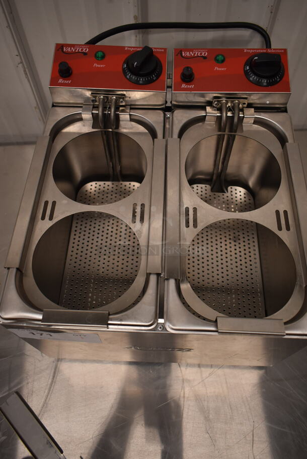 BRAND NEW SCRATCH AND DENT! 2023 Avantco 177PC102 2 Gallon / 8 Liter Electric Countertop Two Section Pasta Cooker w/ 4 Metal Fry Baskets. 120 Volts, 1 Phase. - Image 5 of 7