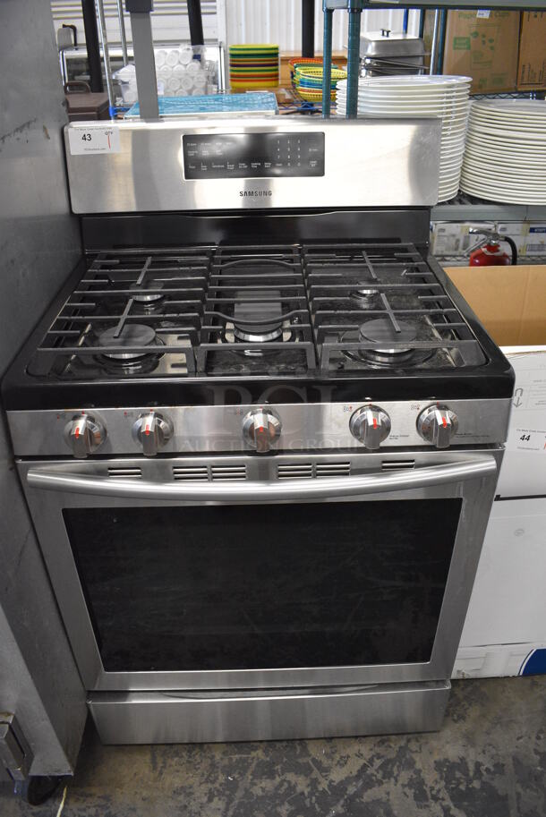 Samsung Model NX58H5600SS Stainless Steel Natural Gas Powered 4 Burner Range w/ Convection Oven. 30x26x47