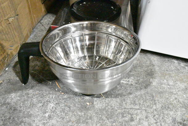 BRAND NEW SCRATCH AND DENT! Avantco 177CMA1L2U Automatic Coffee Maker with 3 Decanter Warmers. 120 Volts, 1 Phase.  - Image 6 of 6