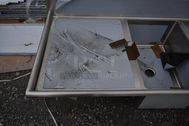 BRAND NEW SCRATCH AND DENT! Regency 600S32030230 124" 16-Gauge Stainless Steel Three Compartment Commercial Sink with 2 Drainboards - 20" x 30" x 14" Bowls - Image 4 of 9