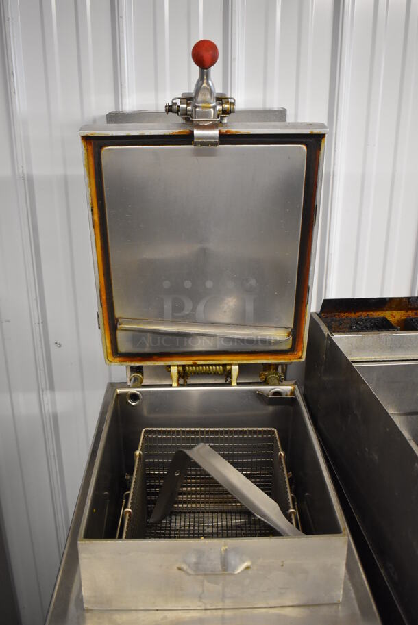 Henny Penny 500 Stainless Steel Commercial Electric Powered Floor Style Pressure Fryer on Commercial Casters. 220 Volts, 3 Phase. 18x37x61.5 - Image 4 of 9