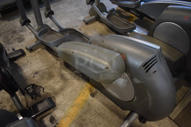 Life Fitness Metal Commercial Elliptical Machine. 28x80x60. Tested and Working! - Image 2 of 6
