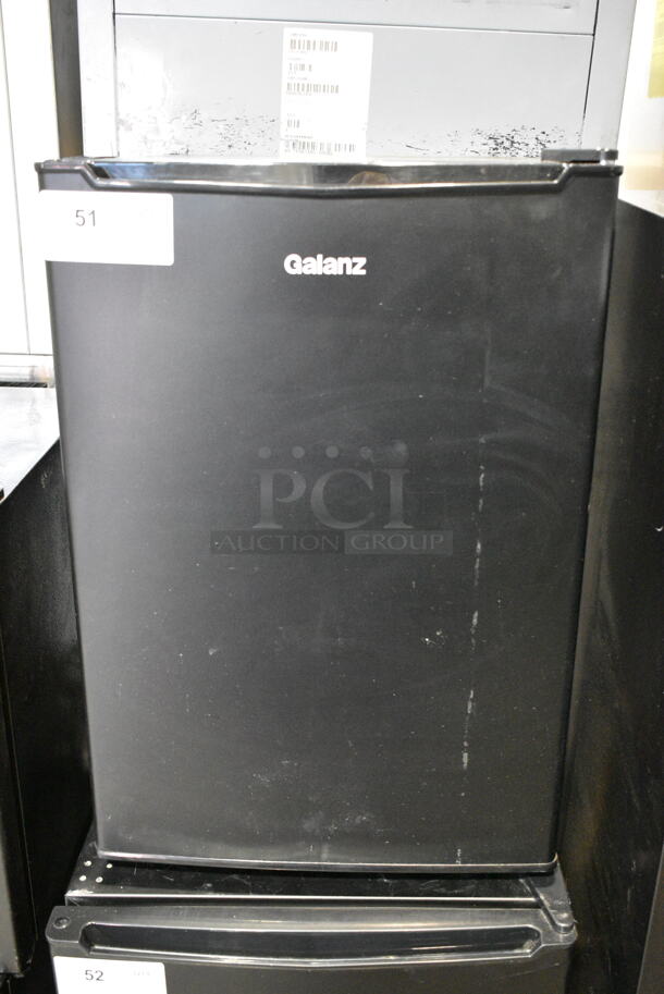 Galanz GLR25MBKE02 Mini Cooler. 115 Volts, 1 Phase. Tested and Powers On But Does Not Get Cold - Image 2 of 6