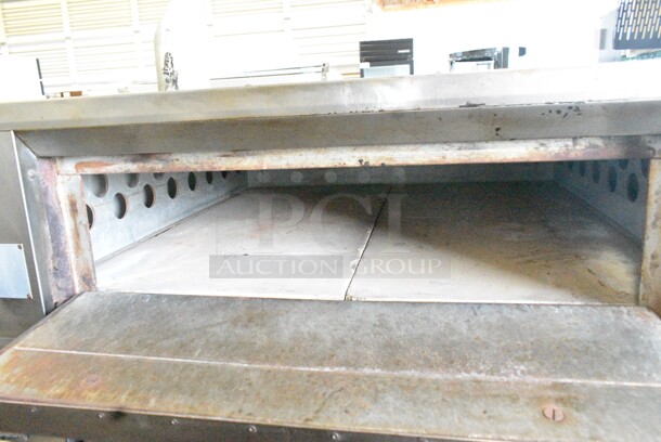 Bakers Pride GS805 Stainless Steel Commercial Natural Gas Powered Single Deck Pizza Oven on Metal Legs. 60,000 BTU. - Image 2 of 7
