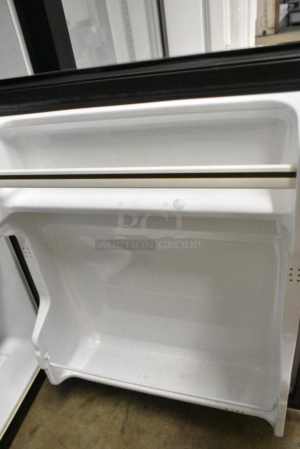 2.9MFR Metal Mini Cooler w/ Freezer. 115 Volts, 1 Phase. Tested and Working! - Image 5 of 6