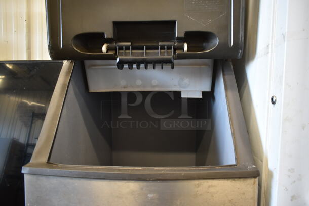 2016 Manitowoc ID052 Stainless Steel Commercial Ice Head on Manitowoc B420 Commercial Ice Bin. 115 Volts, 1 Phase.  - Image 3 of 6