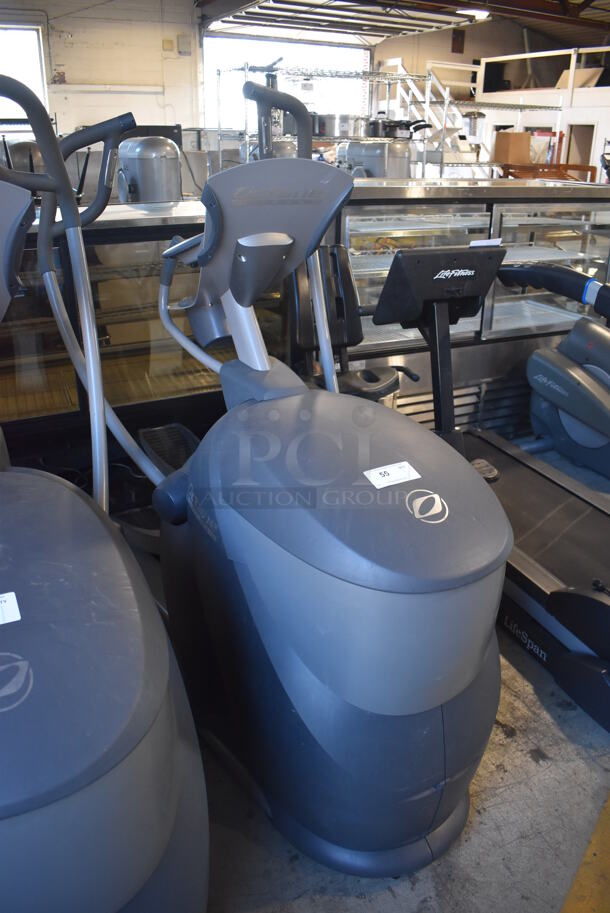 Octane Fitness Pro 3700 Metal Commercial Elliptical Machine. 30x77x64. Tested and Working! - Image 2 of 6