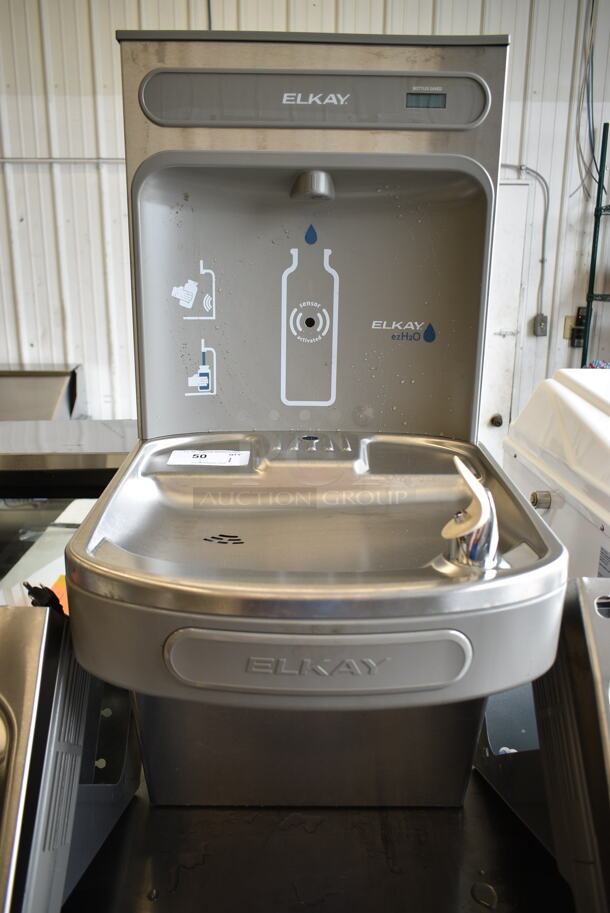 BRAND NEW SCRATCH AND DENT! Zurn Elkay EZSTLDWS_1G ezH20 8 GPH Light Gray Hands-Free Filtered Bottle Filling Station with Drinking Fountain - Image 2 of 7