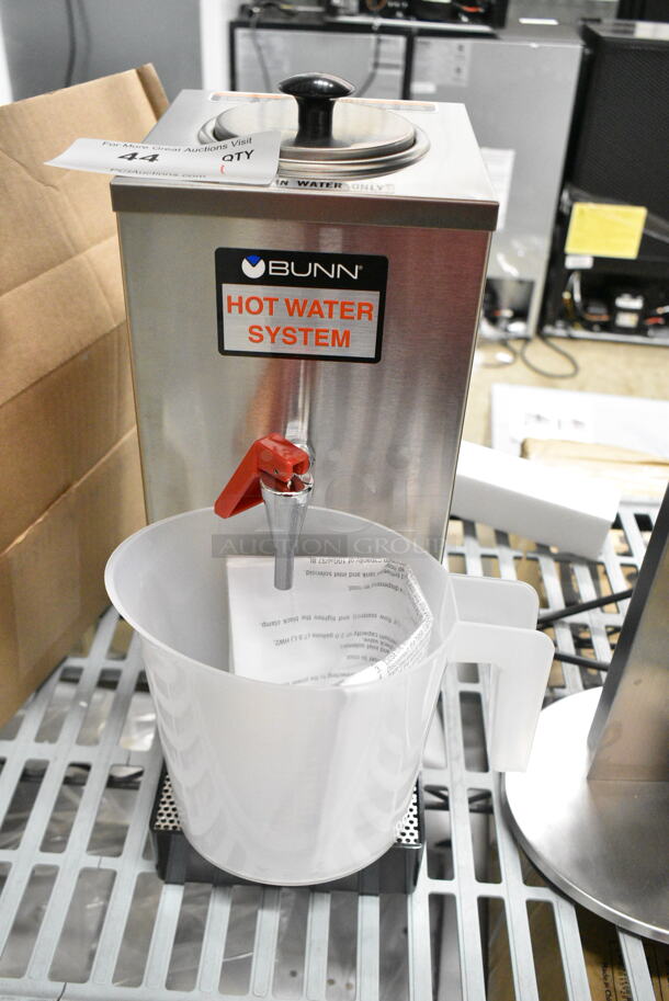 BRAND NEW SCRATCH AND DENT! 2023 Bunn OHW Stainless Steel Commercial 02550.0003 80 oz. Pourover Hot Water Machine. 120 Volts, 1 Phase.  - Image 2 of 8