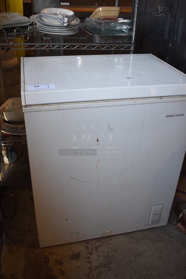 Black & Decker Metal Chest Freezer. 28.5x22x33. Tested and Does Not Power On - Image 3 of 7