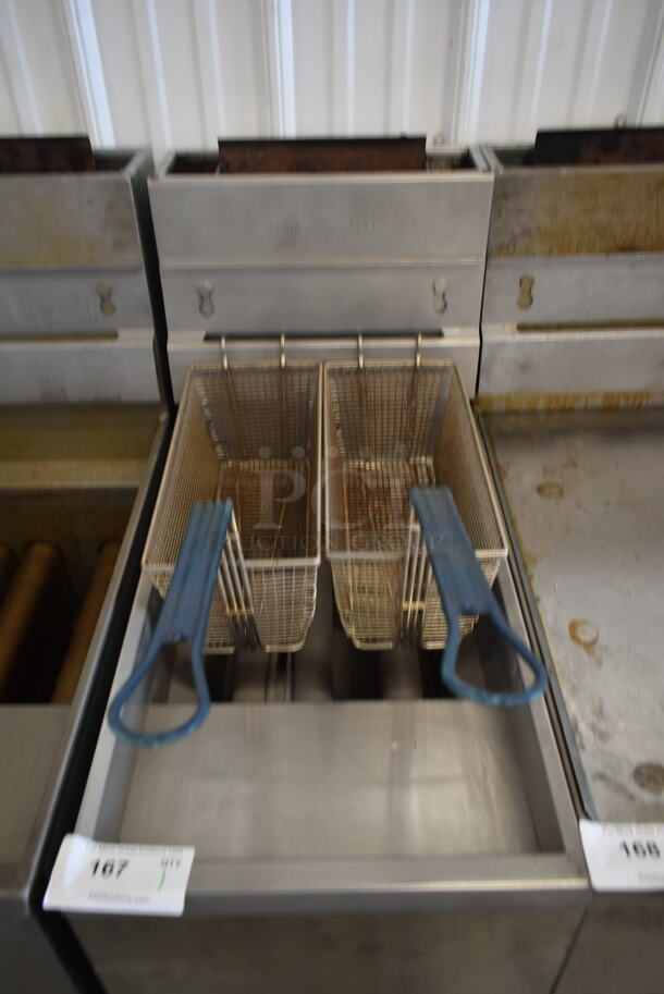 Pitco Frialator 40C+SS Stainless Steel Commercial Floor Style Natural Gas Powered Deep Fat Fryer w/ 2 Metal Fry Baskets. 105,000 BTU. - Image 2 of 9