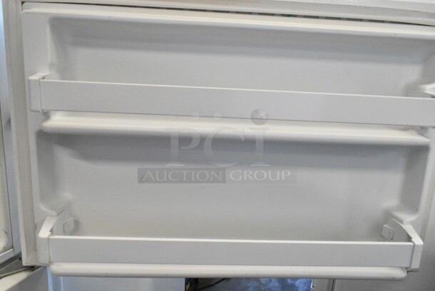 Maytag M1TXEGMYW01 Metal Cooler w/ Freezer. 115 Volts, 1 Phase. Tested and Working! - Image 4 of 6