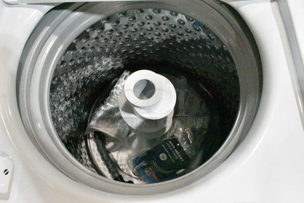 BRAND NEW SCRATCH AND DENT! General Electric GE GTW525ACWOWB  4.3 cu. ft. Top Load Electric Commercial Washer - Free Use. 120 Volts, 1 Phase.  - Image 5 of 9