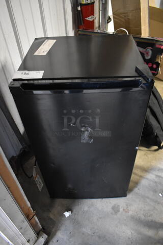 Hisense RR33D5ABE Metal Mini Cooler. 115 Volts, 1 Phase. Tested and Powers On But Does Not Get Cold