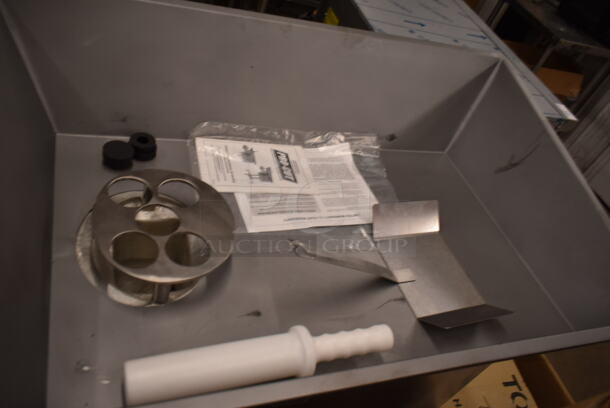 BRAND NEW SCRATCH AND DENT! 2024 Pro-Cut KG-32-XP Metal Commercial #32 Electric Meat Grinder with Stand. 220 Volts, 3 Phase.  - Image 3 of 12