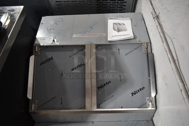 BRAND NEW SCRATCH AND DENT! ServIt 423TCW26 Stainless Steel Commercial 26 Gallon First-In First-Out Chip Warmer / Merchandiser. Missing 2 Legs. 120 Volts, 1 Phase. Tested and Working!  - Image 3 of 7
