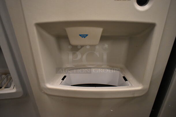 Hoshizaki KM-500MAF Stainless Steel Commercial Ice Head on Hoshizaki DB-200C Hotel Dispenser Ice Bin. 115-120 Volts, 1 Phase.  - Image 4 of 7