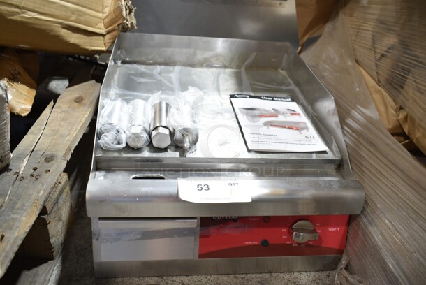 BRAND NEW SCRATCH AND DENT! Avantco 177EG16N Stainless Steel Commercial 16" Electric Countertop Griddle. 120 Volts, 1 Phase.  - Image 2 of 7