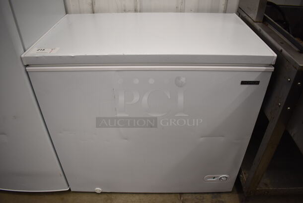 BRAND NEW SCRATCH AND DENT! Thomson TFRF710-B-SM Metal Chest Freezer. 115 Volts, 1 Phase. 35.5x21.5x33. Tested and Working! - Image 1 of 5