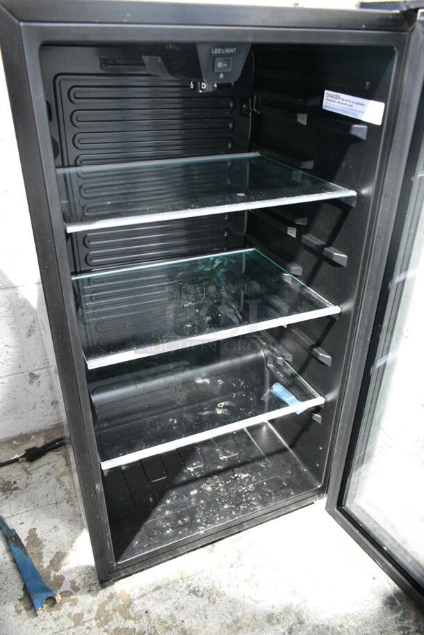 Arctic King ARV115B1AST Metal Mini Cooler Merchandiser. 115 Volts, 1 Phase. Tested and Working! - Image 3 of 4