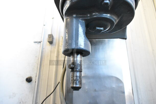 Hobart M802 Metal Commercial Floor Style 80 Quart Planetary Dough Mixer. 240 Volts, 3 Phase. - Image 5 of 7