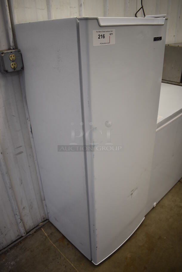 BRAND NEW SCRATCH AND DENT! Thomson TFRF690 Metal Single Door Reach In Freezer. 115 Volts, 1 Phase. 21.5x22x56. Tested and Working! - Image 5 of 6
