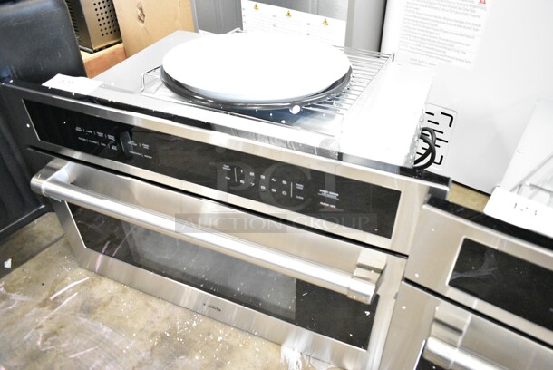BRAND NEW SCRATCH AND DENT! KoolMore KM-CWO30-SS 30 in. Built-in Microwave with Convection Oven and Air Fryer. 120 Volts, 1 Phase.  - Image 3 of 11