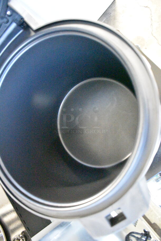 BRAND NEW SCRATCH AND DENT! 2023 Galaxy 177RWG90 90 Cup Electric Rice Warmer. 120 Volts, 1 Phase. Tested and Working! - Image 6 of 7