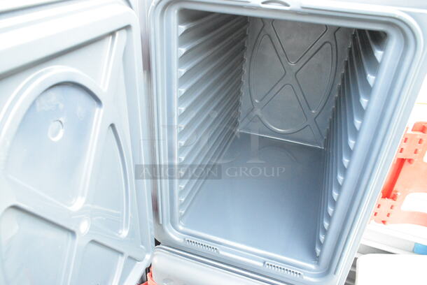 4 Plast Port Thermocase P600M Poly Portable Catering Case. 4 Times Your Bid! - Image 2 of 3