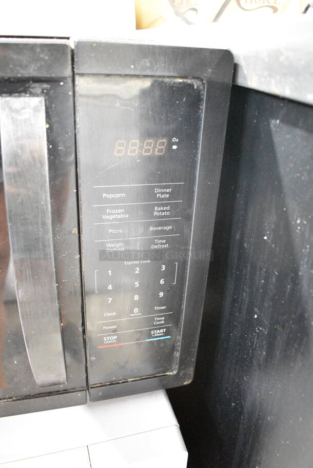 Magic Chef HMM1611B2 Countertop Microwave Oven. 120 Volts, 1 Phase.  - Image 2 of 4