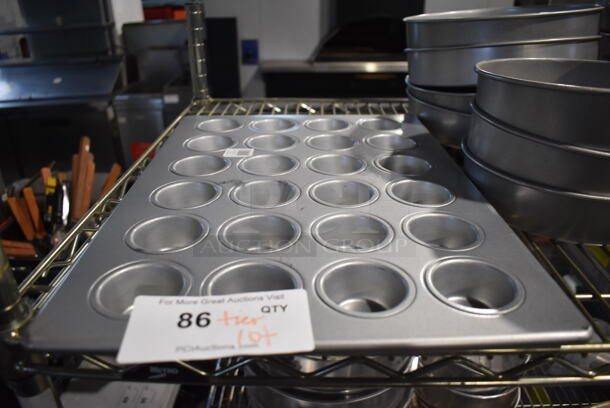 ALL ONE MONEY! Tier Lot of Various BRAND NEW Items Including Muffin Baking Pan, Round Baking Pans and Wire Bread Baskets - Image 2 of 6