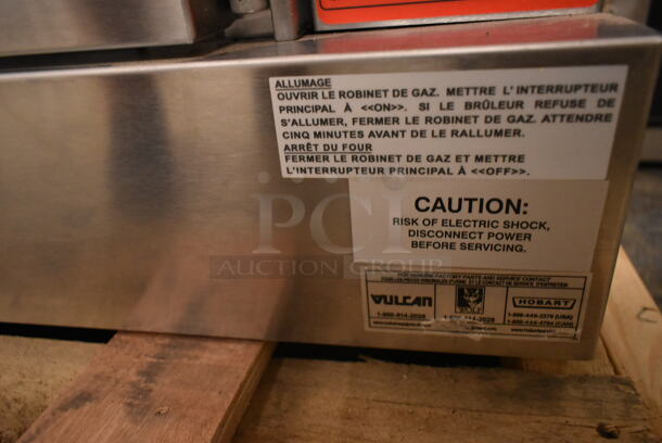 BRAND NEW SCRATCH AND DENT! Vulcan VC5GD-11D1Z Stainless Steel Commercial Full Size Convection Oven w/ View Through Doors, Metal Oven Racks and Thermostatic Controls. No Legs. Tested and Working! - Image 7 of 9
