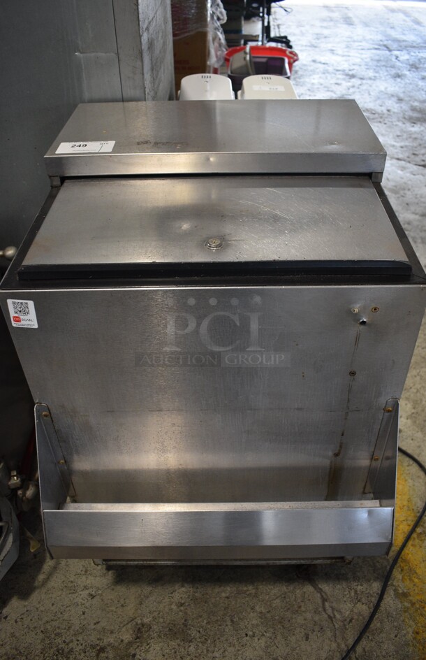 Perlick Model BC24SS Stainless Steel Commercial Bottled Back Bar Cooler w/ Sliding Lid on Commercial Casters. 115 Volts, 1 Phase. 24x29x38. Tested and Powers On But Does Not Get Cold