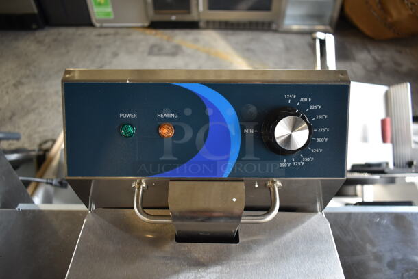 BRAND NEW SCRATCH AND DENT! 2023 Hoocoo FRY-10L Stainless Steel Commercial Countertop Electric Powered Fryer w/ Lid and Fry Basket. 120 Volts, 1 Phase. - Image 3 of 6