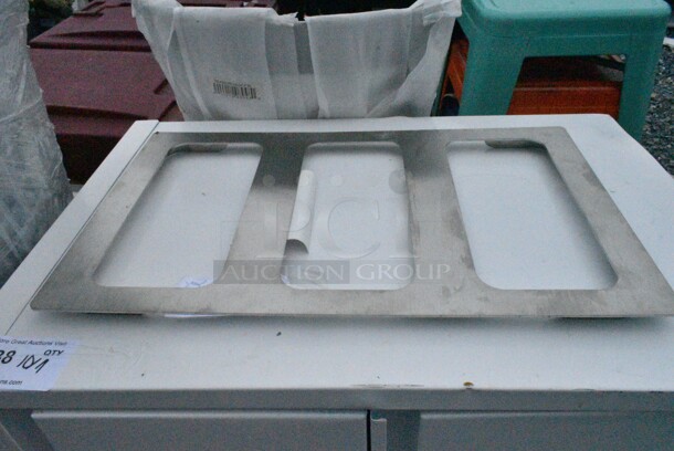 2 BRAND NEW SCRATCH AND DENT! Items Including 9228244314SS Vollrath 8244314 Miramar 6 Compartment Stainless Steel Adapter Plate for Vollrath 40003 Pans and 9228244214SS Vollrath 8244214 Miramar 3 Compartment Stainless Steel Adapter Plate for Vollrath 40004 Pans. 2 Times Your Bid!  - Image 5 of 8