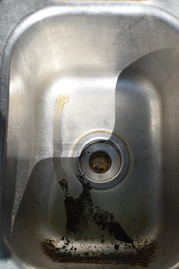 Stainless Steel 3 Bay Drop In Sink w/ Faucet and Handles. Bays 10x14x9 - Image 5 of 6