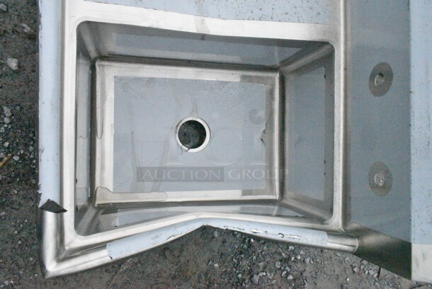 BRAND NEW SCRATCH AND DENT! Regency 600S1172324L 44" 16 Gauge Stainless Steel One Compartment Commercial Sink with 1 Drainboard - 17" x 23" x 12" Bowl. No Legs.  - Image 5 of 7