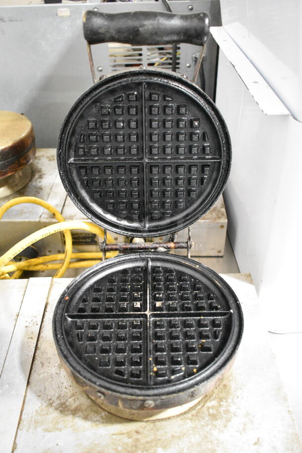 American Metalware Metal Commercial Countertop Double Waffle Maker. Tested and Working! - Image 4 of 7