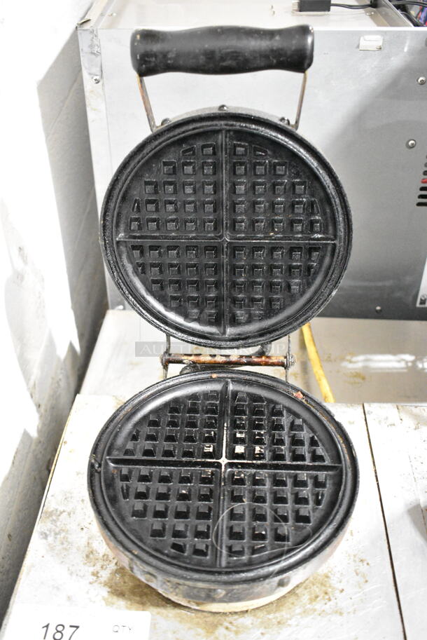 American Metalware Metal Commercial Countertop Double Waffle Maker. Tested and Working! - Image 5 of 8