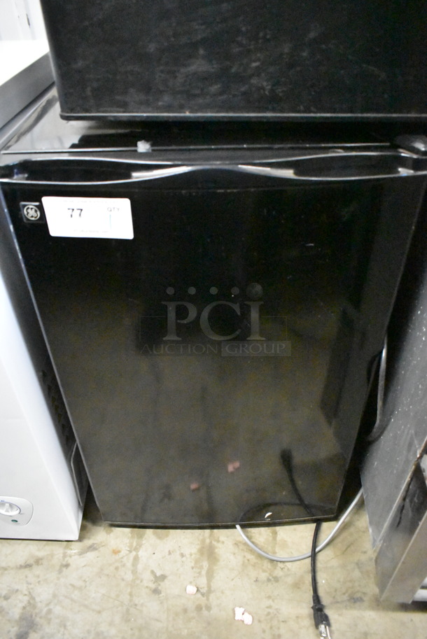 General Electric GE WMR04BAPBBB Metal Mini Cooler. 115 Volts, 1 Phase. Tested and Powers On But Does Not Get Cold - Image 1 of 4