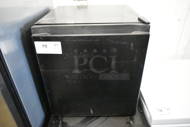 Metal Mini Cooler. 115 Volts, 1 Phase. Tested and Working! - Image 1 of 3