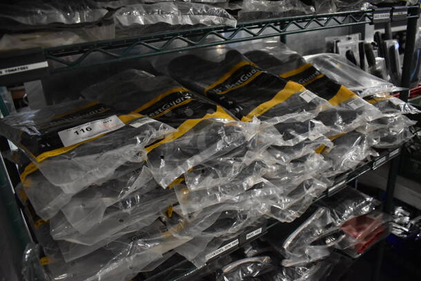 ALL ONE MONEY! Tier Lot of Various BRAND NEW Items Including Oven Mitts - Image 5 of 5