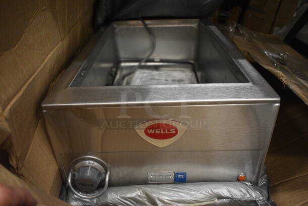 BRAND NEW IN BOX! Wells Model HI/SMP Stainless Steel Commercial Countertop Food Warmer. 120 Volts, 1 Phase. 14.5x23.5x9